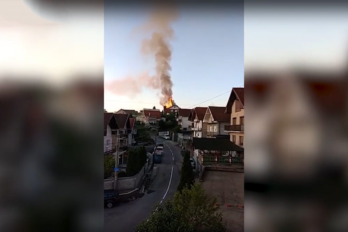 Ekskluzivan snimak Sinanova porodična kuća u plamenu