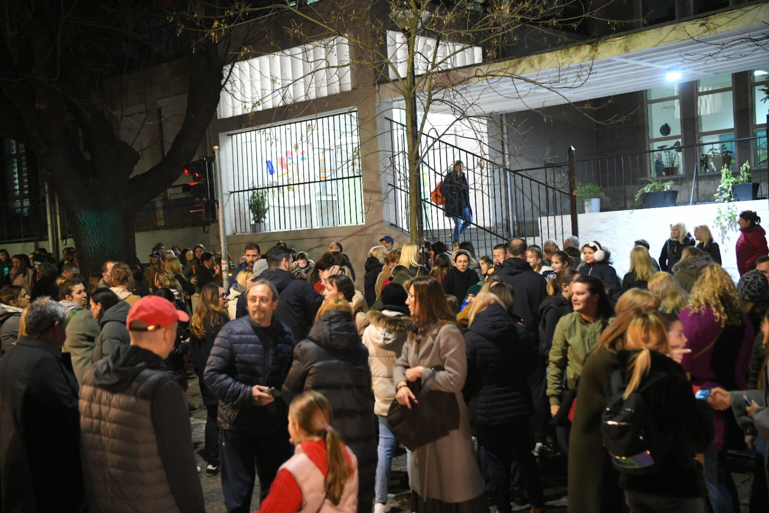 Protest Grupe Roditelja Dece Iz Ribnikara Koji Su Protiv Zatvaranja