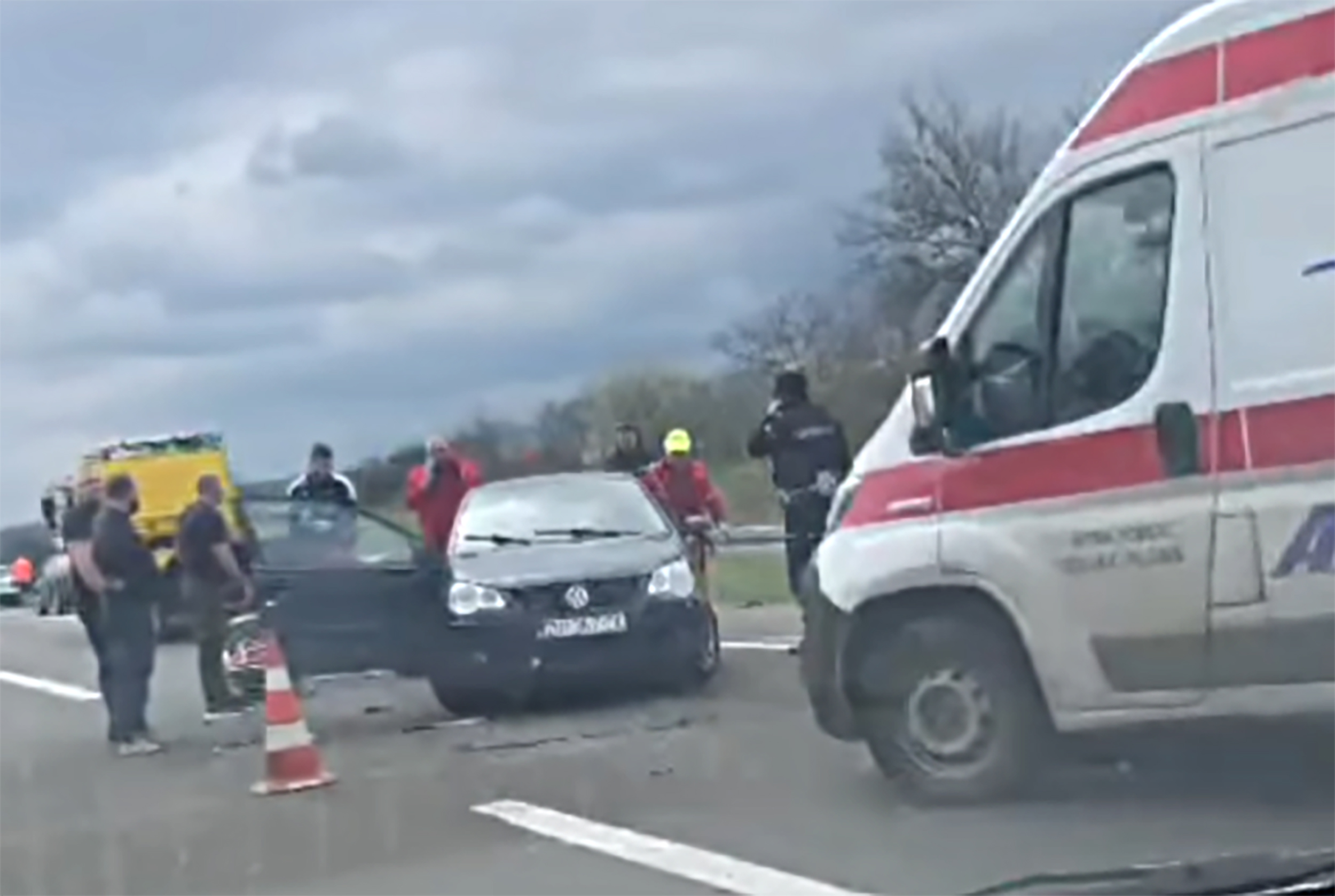 Nesre A Na Auto Putu Kod Velike Plane Vatrogasci Izvla E Voza A Iz