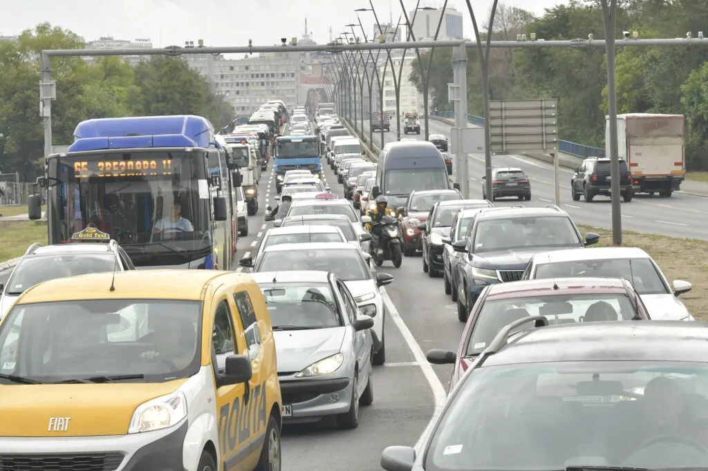 AMSS: Očekuje se pojačan saobraćaj zbog početka vikenda