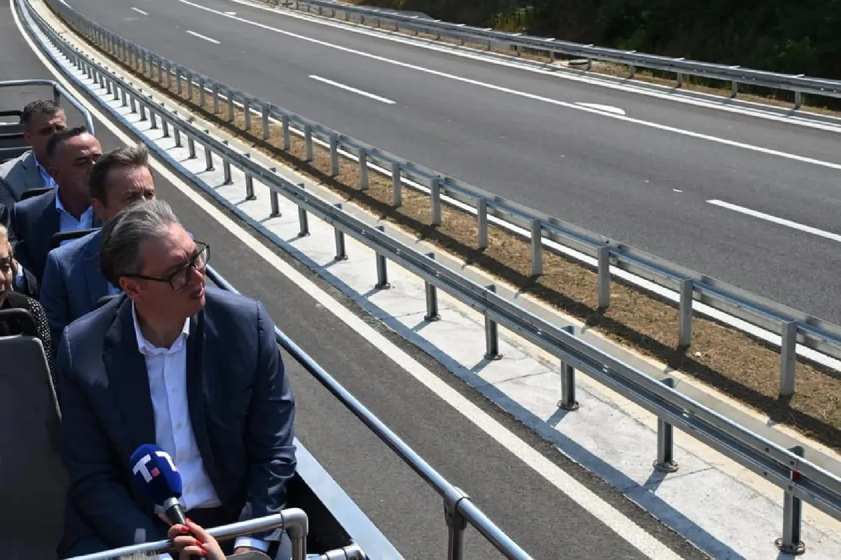 Vučić ponudio novčanu nagradu iz "privatnih sredstava" onome ko nađe rupu na auto-putu ili brzoj saobraćajnici