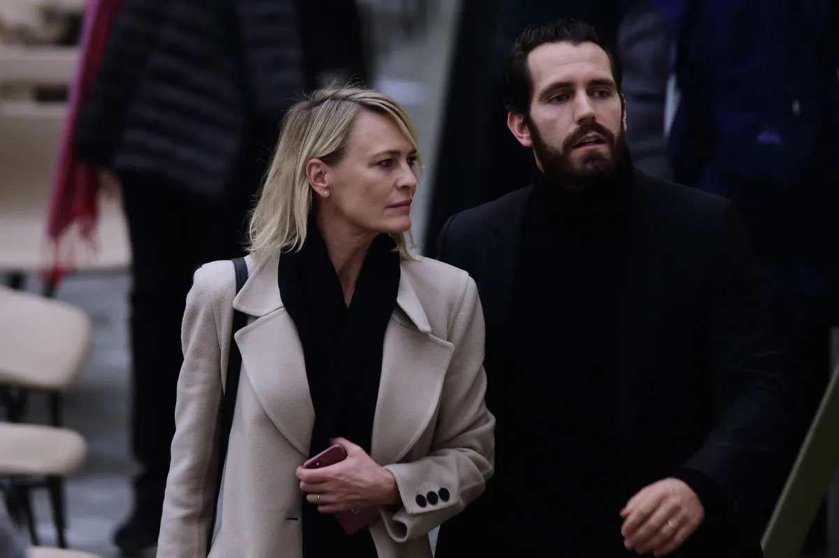 Popularna glumica se posle braka sa slavnim kolegom, udala za 18 godina mlađeg i "ugušila" ga pažnjom