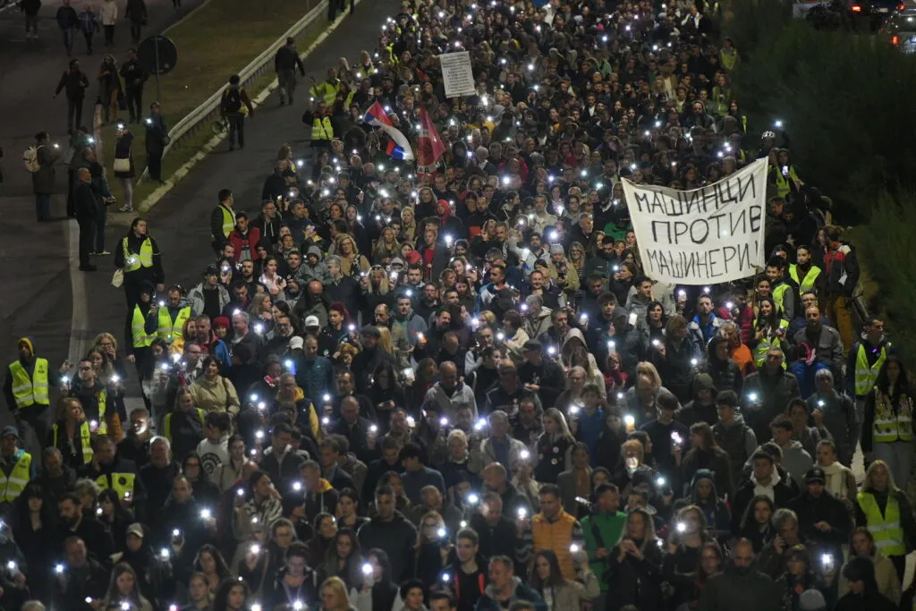BLOG UŽIVO Počinje okupljanje studenata i građana na Savskom trgu: Slede govori, pa komemorativna šetnja