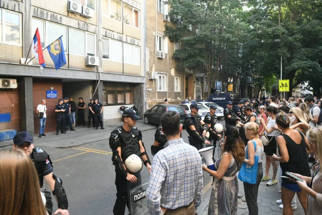 Članovi Zbora Stari grad: Zabranjeno da prisustvujemo sednici Skupštine opštine, kažu da smo bezbednosna pretnja