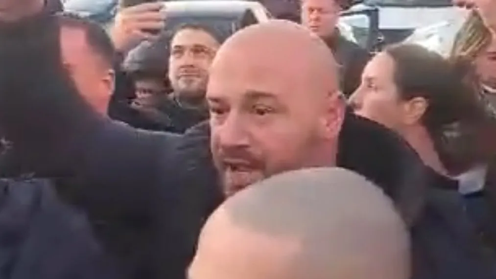"Hoćeš dete da mi otmeš!?": Dejan Paunović u sukobu sa građanima u Resniku. Koordinator SNS dovođen i u vezu sa otmicom aktiviste zbora Rakovica