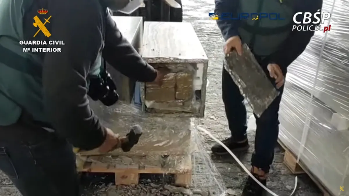 Tona i po kokaina i dve napunjene puške: Pogledajte akciju u kojoj je bivši srpski fudbaler uhapšen u kombiju punom droge VIDEO