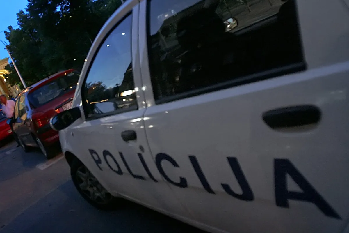 Vozač "mercedesa" brutalno prebio taksistu, šutirao ga dok je bio u nesvesti: Tragediju sprečio vatrogasac