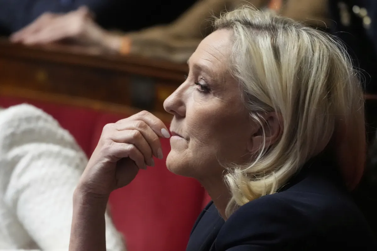 Marin Le Pen: "Neću se kandidovati za predsednicu ako budem morala da nosim nanogvicu"
