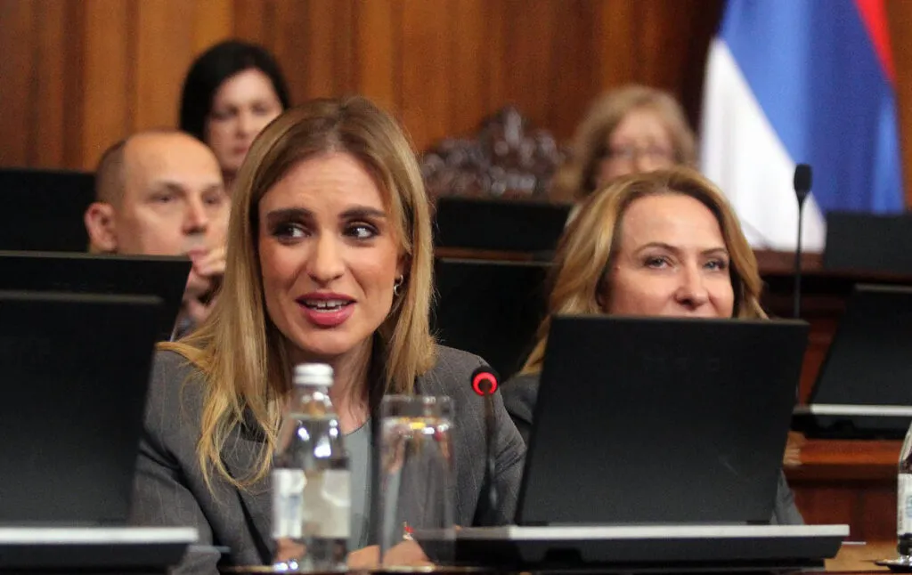 "Ministarka Đurđević Stamenkovski pretnjama prikuplja kapilarne glasove, okupila direktore ustanova socijalne zaštite u prostorijama SNS"