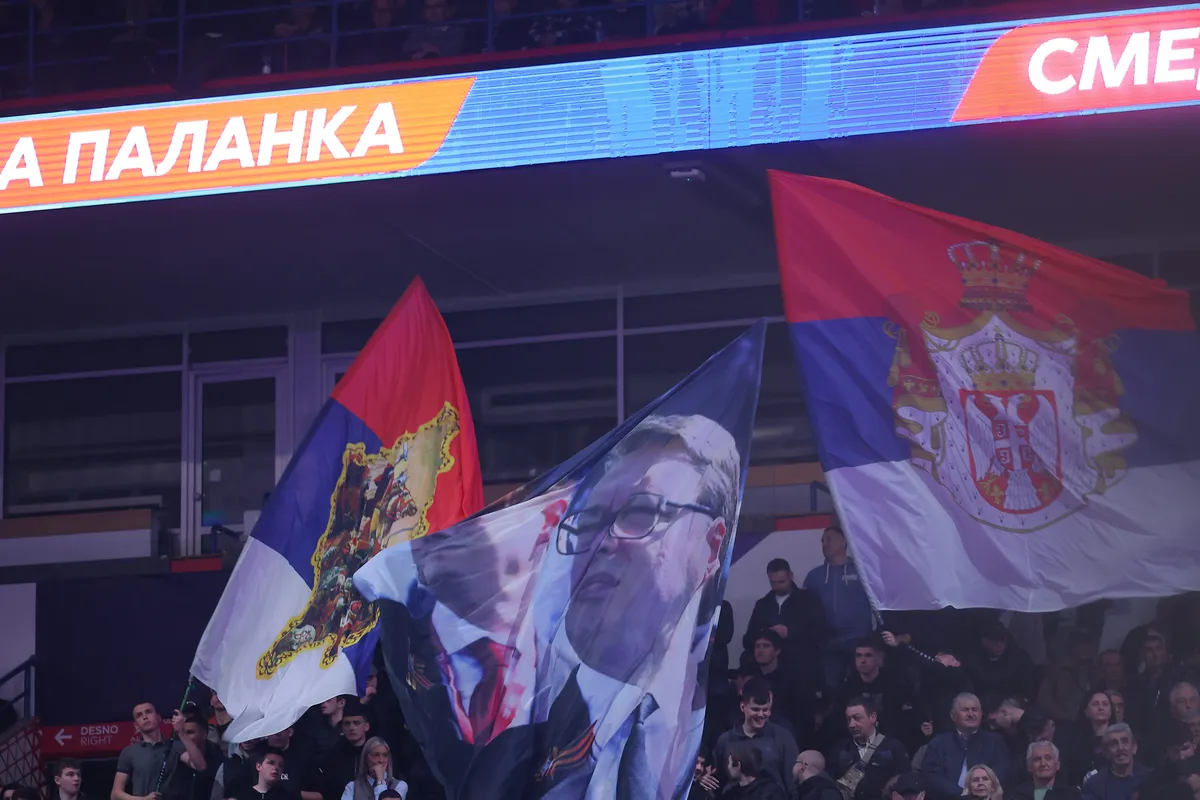 Ne zabrinjava ih policijska brutalnost, podržavaju neograničenu vlast predsednika, a 15. marta su građani "paničili bez razloga": Ovo je profil klasičnog SNS simpatizera