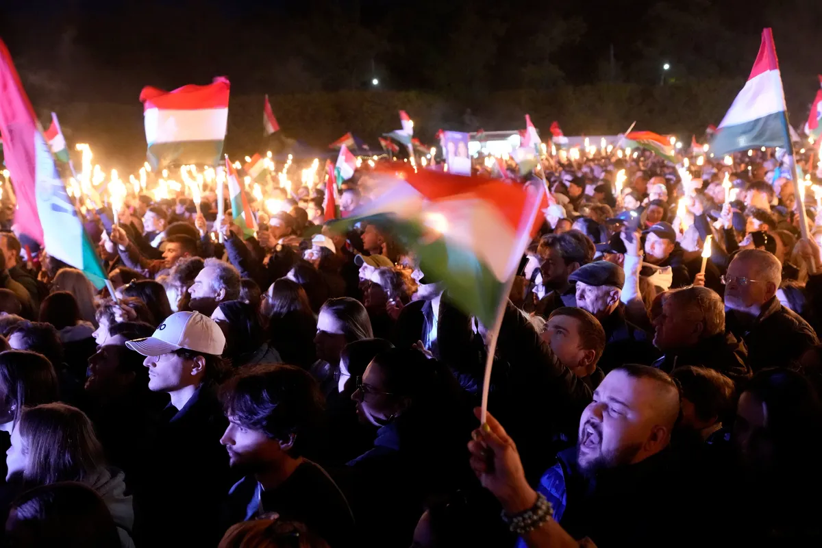FOTO Lideri dve najveće mađarske partije Orban i Mađar održali završne predizborne skupove