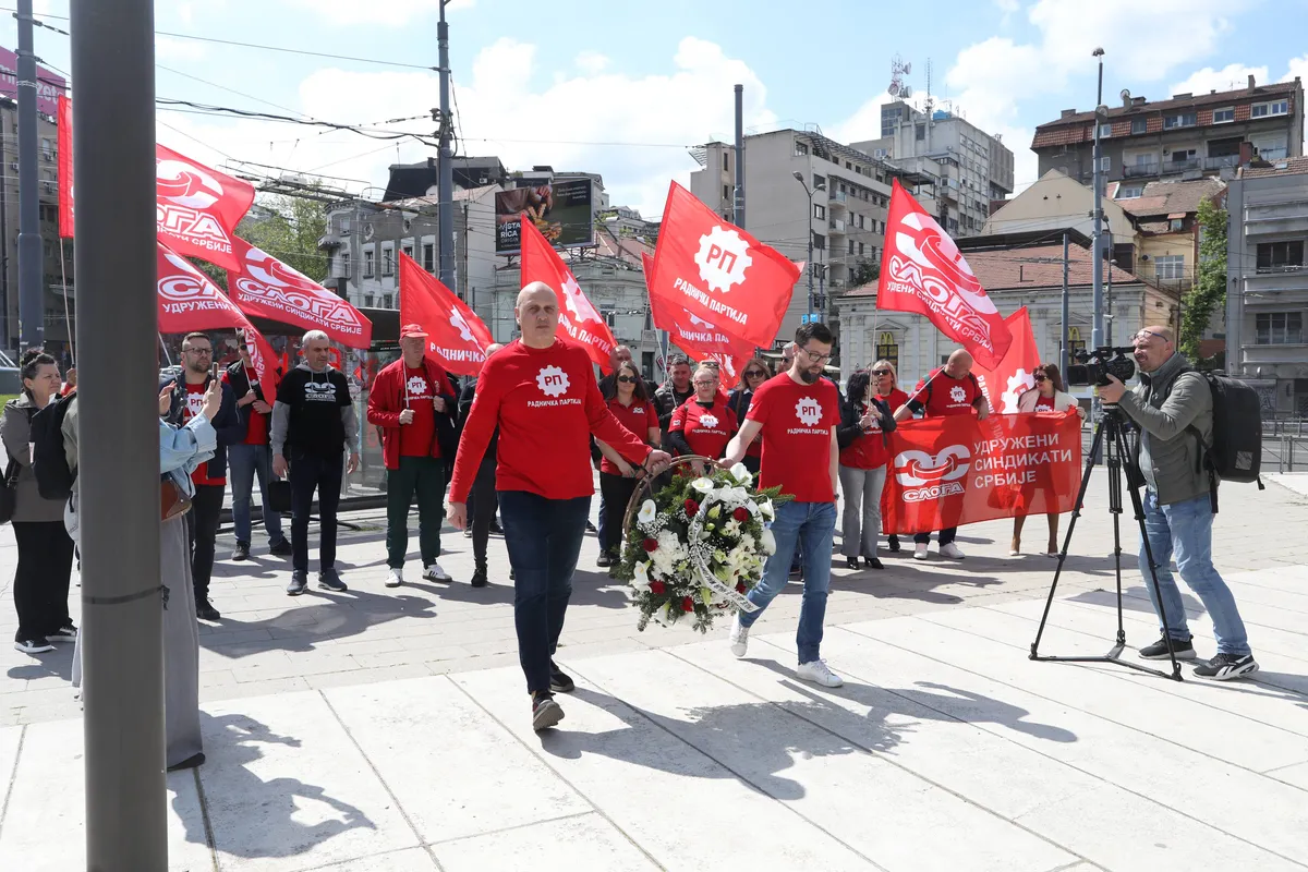 "Borba za prava radnika mora postati zajednički cilj radnika, studenata i svih obespravljenih": Skup sindikata na Slaviji povodom 1. maja