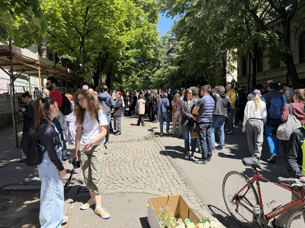 Topovski udar bačen među građane tokom odavanja počasti žrtvama stradalim u 