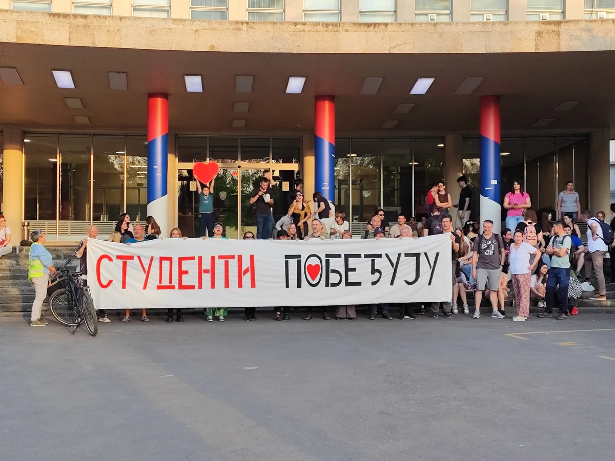 "Student Lazar Mišić biće prebačen u policijsku stanicu Savski venac, nakon pretresa stana"