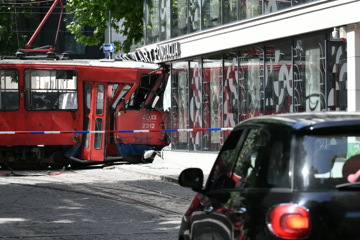 GSP: Izletanje tramvaja u Cara Dušana je isključivo greška vozača