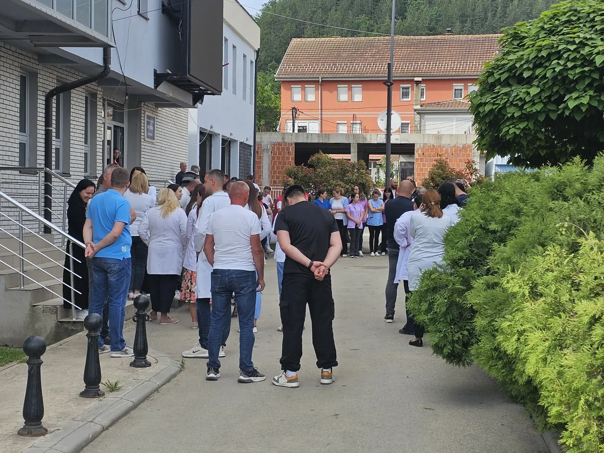 Protesti zaposlenih u srpskom zdravstu i prosveti na severu Kosova
