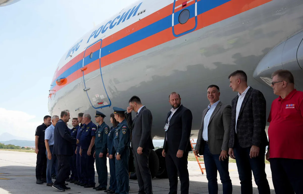 Dačić sa posadom aviona "Il-76" koji gasi požare po Srbiji: "Želim da se u ime Srbije zahvalim Rusiji"