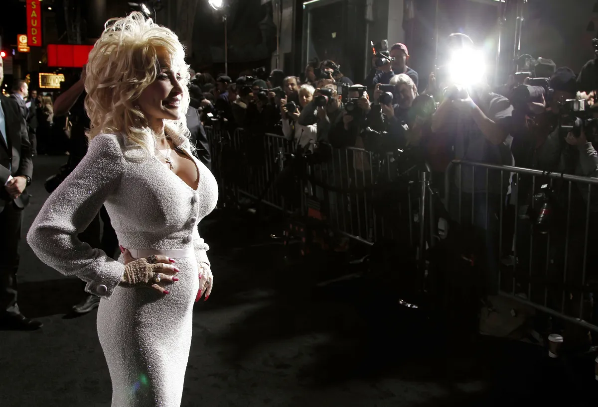 Iza glamura i velikih hitova krila se neverovatna priča: Doli Parton milionima dece promenila je život