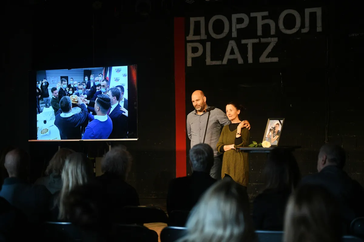 Održana komemoracija foto reporterki Vesni Lalić, kolege se oprostile: Bila si najhrabrije i najdivnije biće