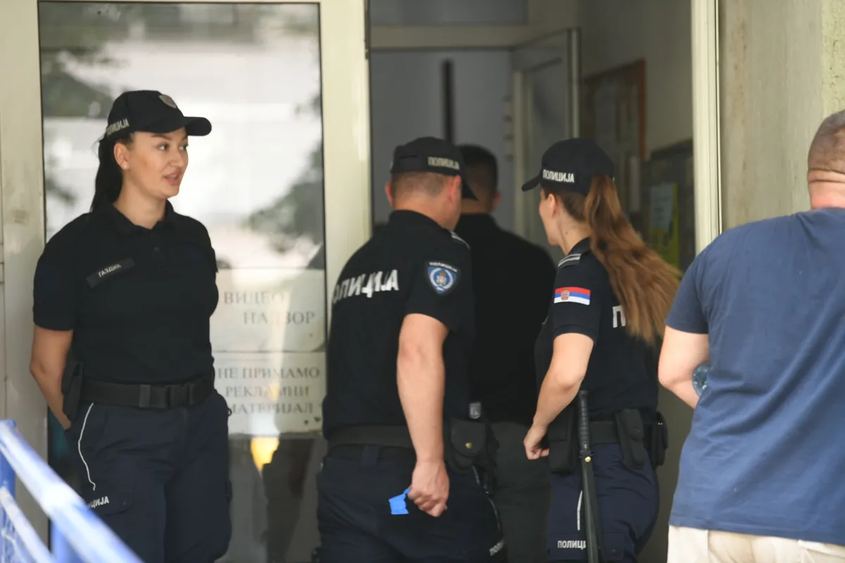 "Ne mogu da verujem da je Rašu neko ubio": Komšije šokirane zbog zločina na Karaburmi, muškarac (73) nađen vezan u stanu
