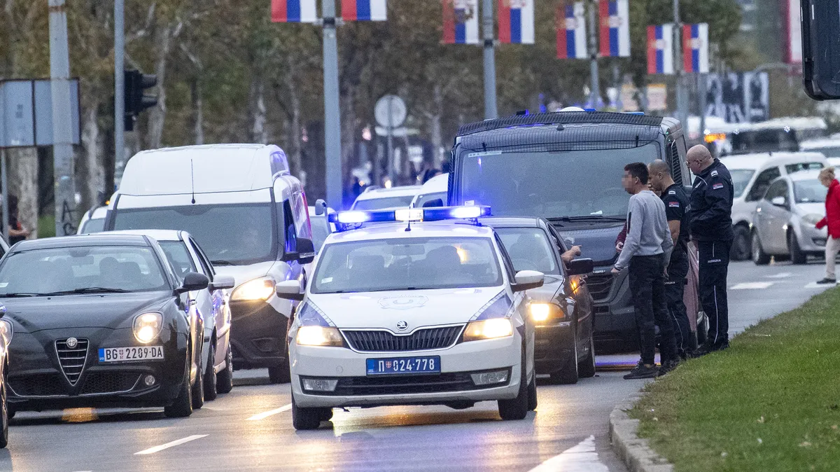 Osmočasovna drama na Novom Beogradu: Razbojnik opljačkao dvoje stranaca, radnicu auto-škole napao poljomljenom flašom