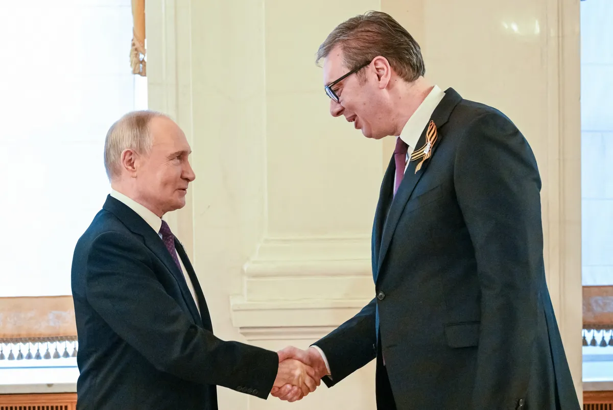 Šta ruski Pravfond radi u Srbiji? Kako organizacija pod sankcijama EU deluje kod nas
