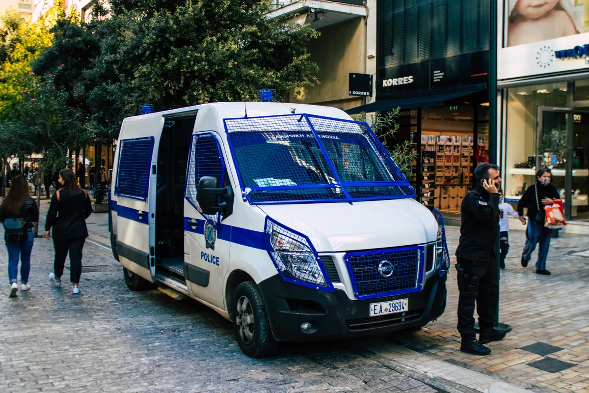 Uhvaćen na aerodromu na Kritu sa lažnim češkim dokumentima i satovima od 90.000 evra: Ko je Uroš Ninković , kavčanin kog traži beogradska policija?