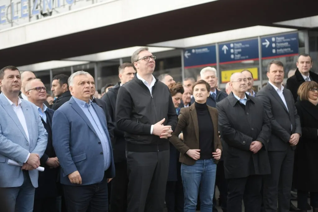 "Namera im je da Vesić bude oslobođen po svaku cenu": Šta nakon odluke suda da ljude bliske režimu vrati na optužnicu za "nadstrešnicu", advokat podseća na jednu opasnu mogućnost