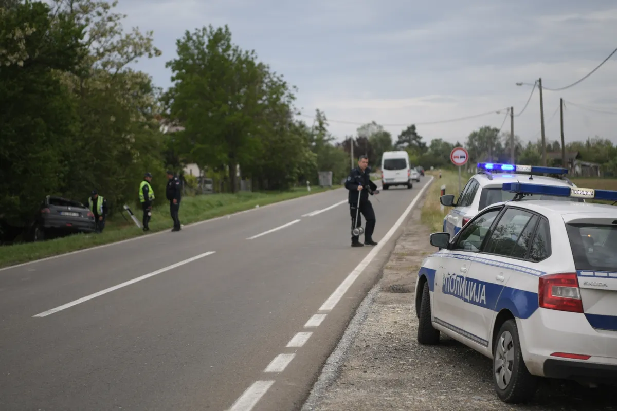 Teška saobraćajna nesreća kod Bečmena: Vozač automobila izgubio kontrolu, zakucao se u ogradu mosta VIDEO