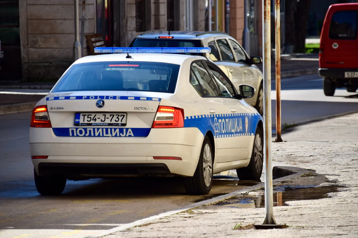 Detalji užasne nesreće na ulazu u Kotor Varoš: Preživeo samo vozač, vatrogasci sekli auto da izvuku žrtve