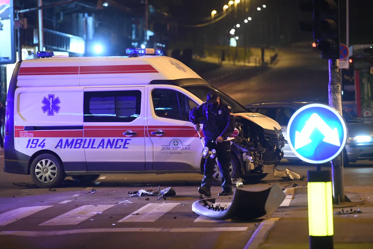 Stravična nesreća kod Bariča: Mladić (25) motorom udario u automobil, zadobio teške telesne povrede