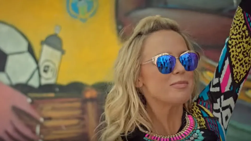Najbogatija balkanska pevačica se skinula u bikini: Posle raskida sa 19 godina mlađim, otputovala na luksuznu destinaciju FOTO