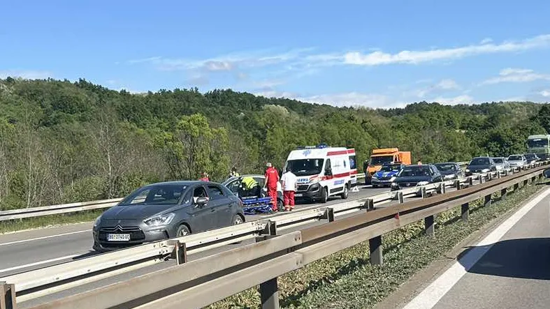 "Dečko iz golfa mi ne izlazi iz glave": Očevici o stravičnoj nesreći na autoputu kod Rume u kojoj su poginule četiri osobe