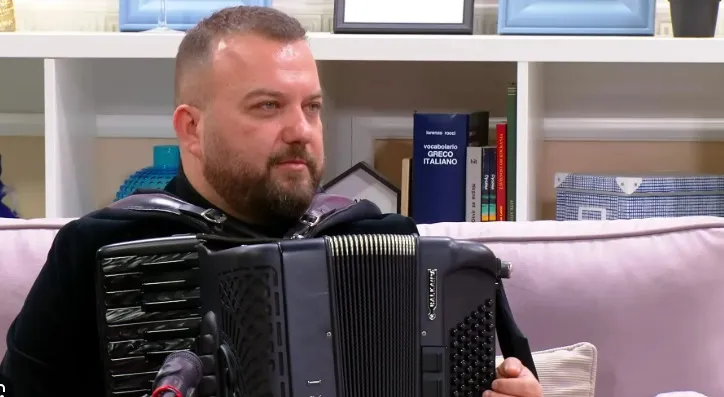 "Svirao sam dok mi je srce bilo slomljeno": Borko Radivojević o smrti najmilijih, estradi i svadbi sa koje je mlada pobegla