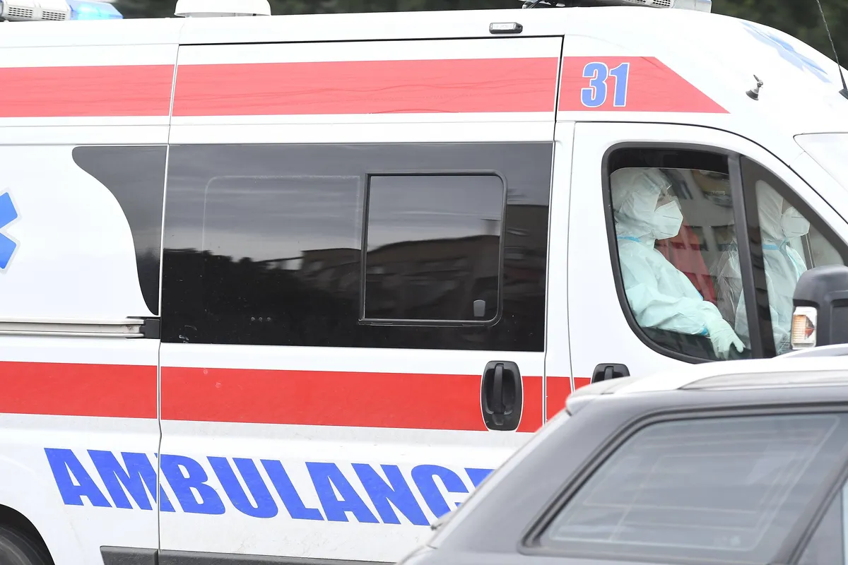 Beba nije htela da sačeka: Doktor Goran porodio trudnicu u sanitetu, porođaj trajao samo 20 sekundi