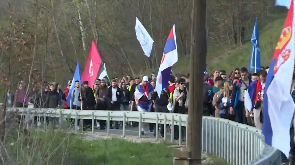 Studenti iz Gornjeg Milanovca krenuli ka Ljigu