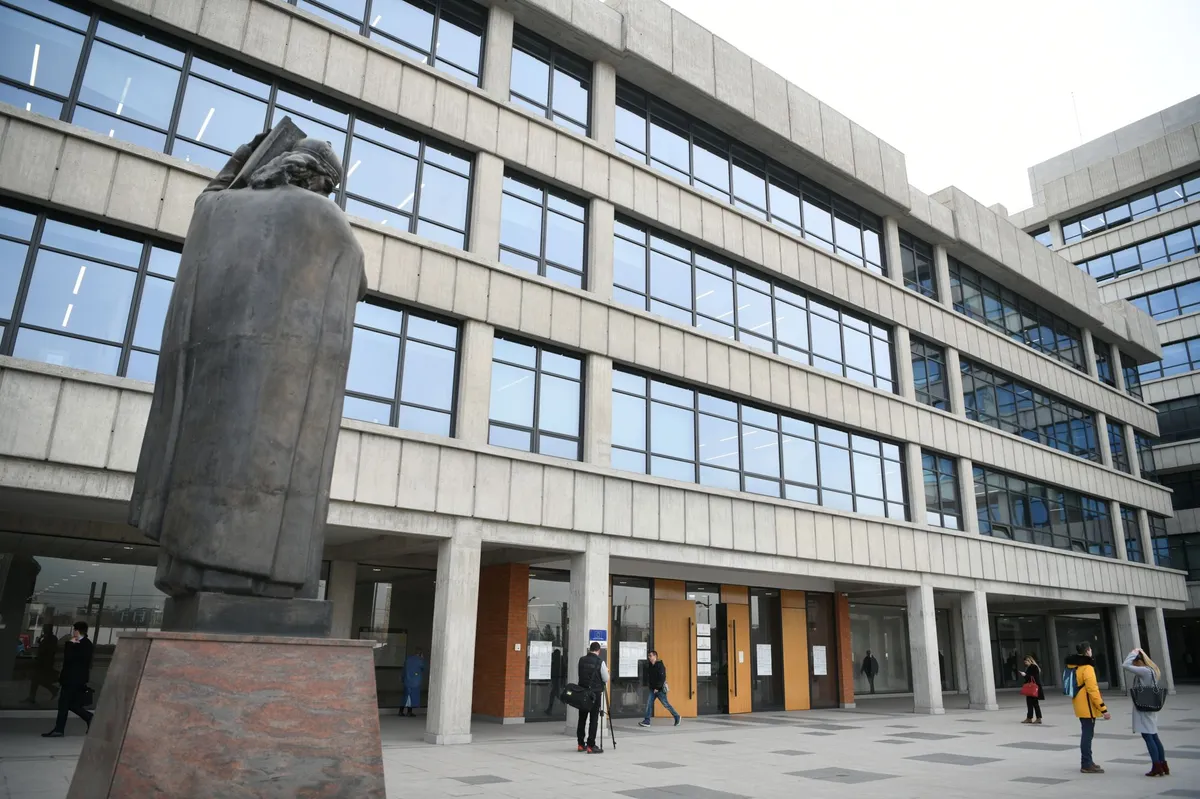 Više tužilaštvo u Beogradu istražuje ko je slao poruke pristalicama SNS da ne glasaju za tu stranku