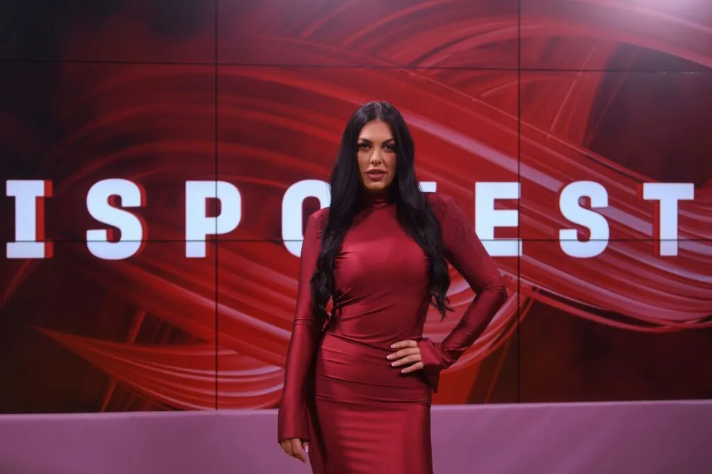 "Imala sam 120 kila, a onda sam otišla pod nož, gutljaj vode nisam mogla da popijem, sve me je bolelo": Naša pevačica o zloglasnoj operaciji i traumama