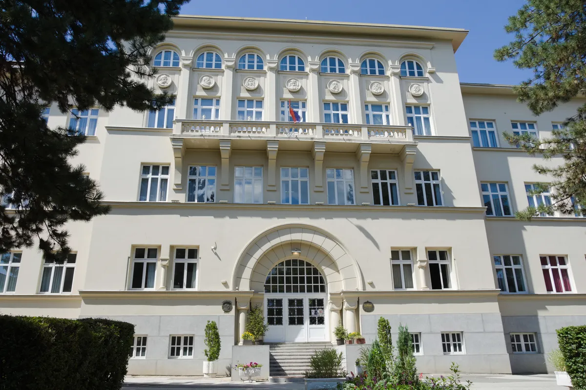 Kolektiv gimnazije "Borislav Stanković" oštro reagovao zbog otpuštanja profesorke Nele Dimitrijević