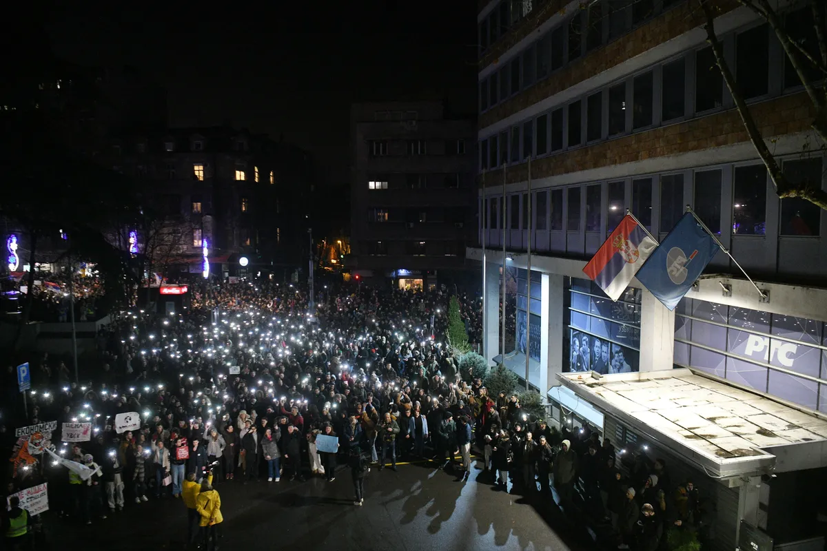 Studenti i radnici RTS-a zajedno skandirali - nova.rs