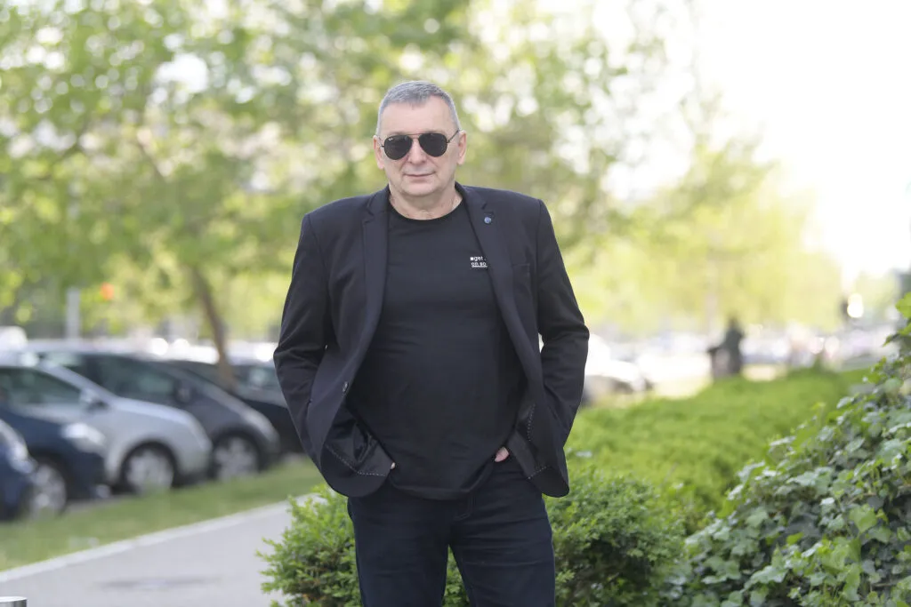 "Kuća mi je izgorela, pa me je Mira Škorić primila da spavam kod nje": Ispovest zvezde devedesetih čiji hit i dalje svi pevamo