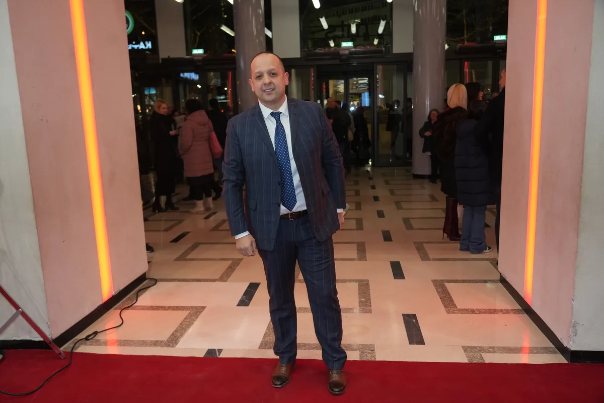 Naš pevač će ove godine postati i otac i deda