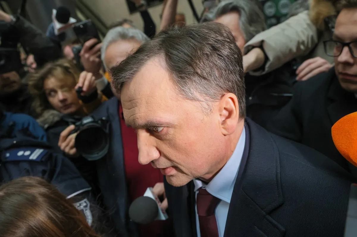 Orban dao azil, Tramp lično intervenisao za vizu? 
Poljski ministar sa poternice pobegao iz Budimpešte u SAD, iz Varšave traže objašnjenje ko mu je dao papire
