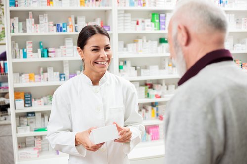 Apoteka, apotekarka, farmaceutknjia, farmaceut Foto: Shutterstock