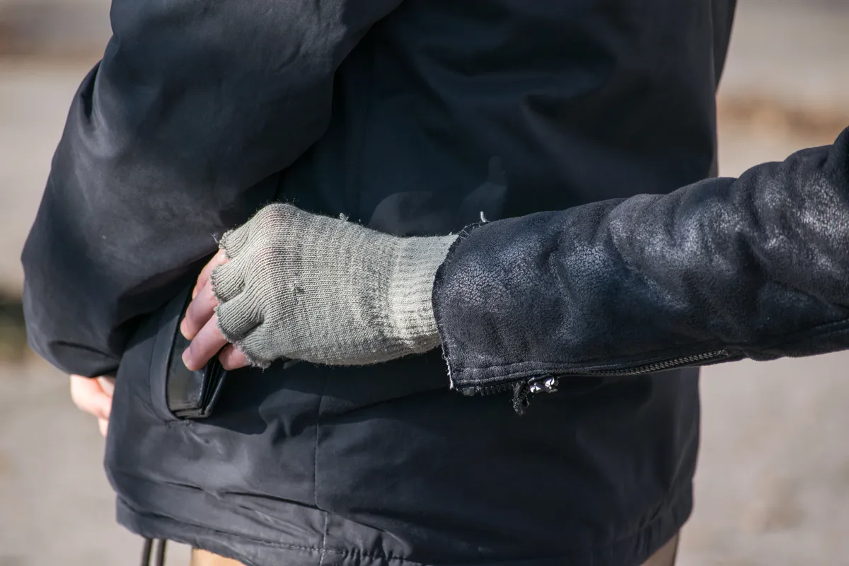 Hrvatica i Bosanac uhapšeni zbog džeparenja po Beogradu: Ženi izvukli novčanik iz ranca, ali ih je video policajac