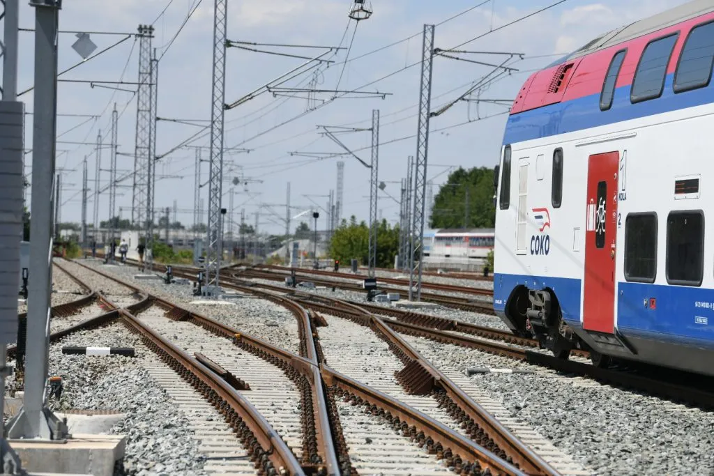 Muškarac poginuo dok je pretrčavao prugu u Zemunu