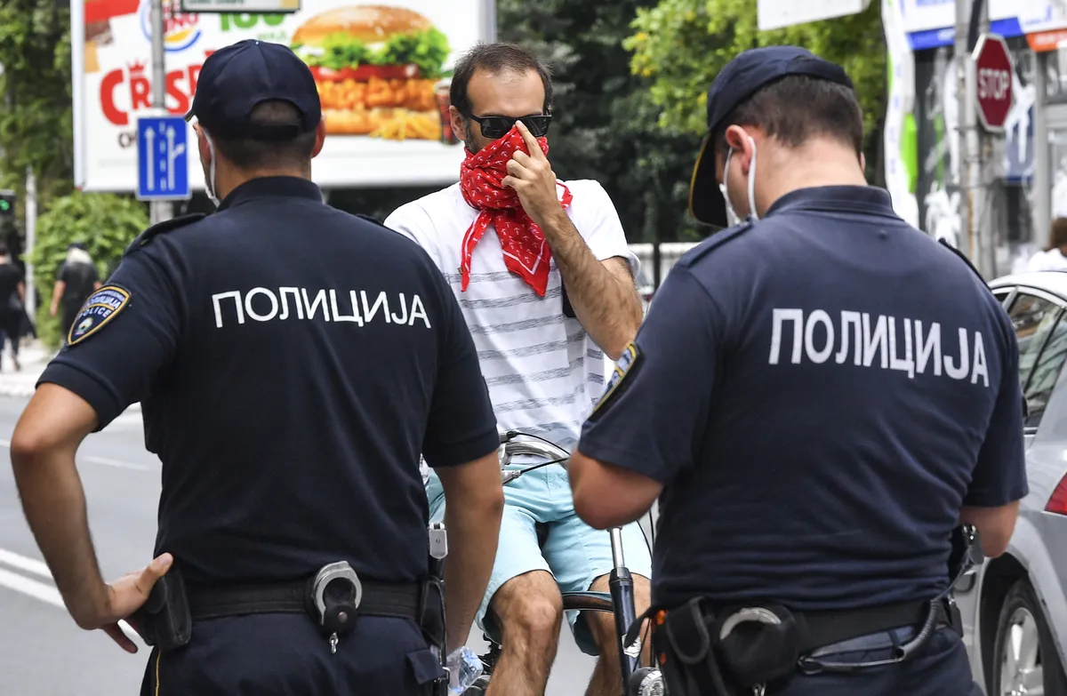 Zaposleni u osnovnoj školi u S. Makedoniji silovao 14-godišnjakinju i objavio njene snimke