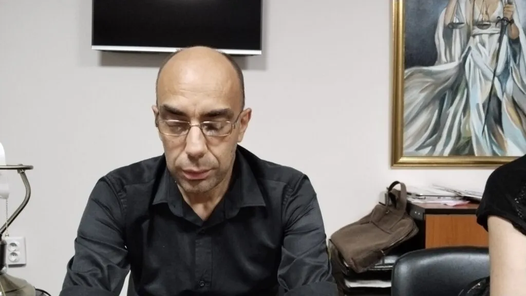 "Hoće li im prve reči sinu biti da ne brine, sve je u redu": Otac ubijenog dečaka o dozvoli suda da roditeljima dečaka ubice dozvole da ga posete