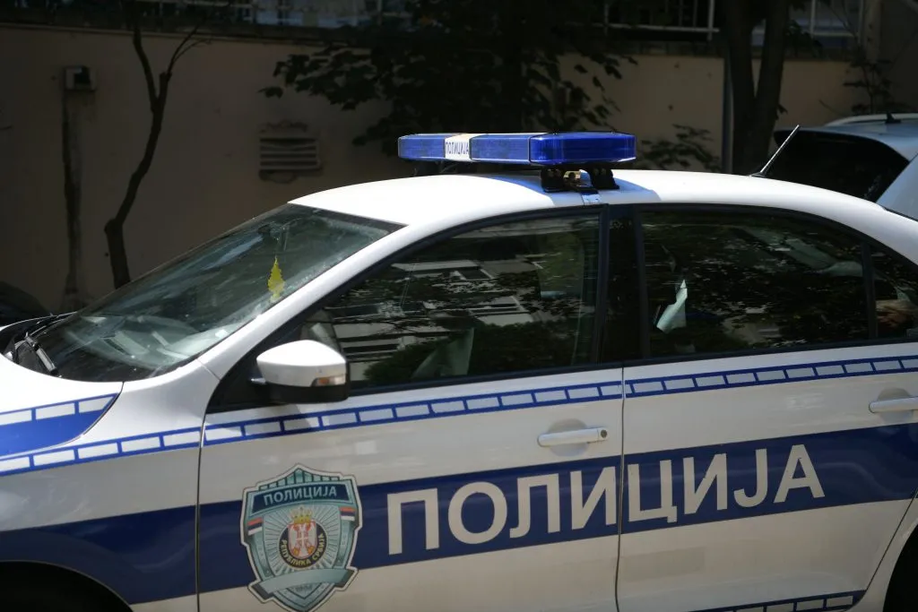 "Pao" švercer u Novom Sadu: U stanu i garažama krio 50.000 paklica cigareta i više od 230 kila duvana