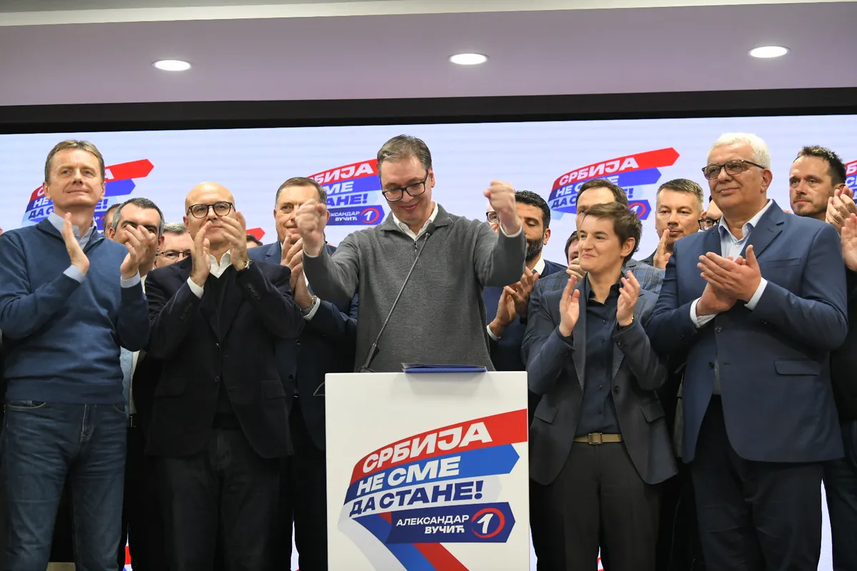 Puca poverenje u naprednjake ili je na delu nova strategija vlasti? Šta stoji iza najava SNS partnera da će ići samostalno na izbore